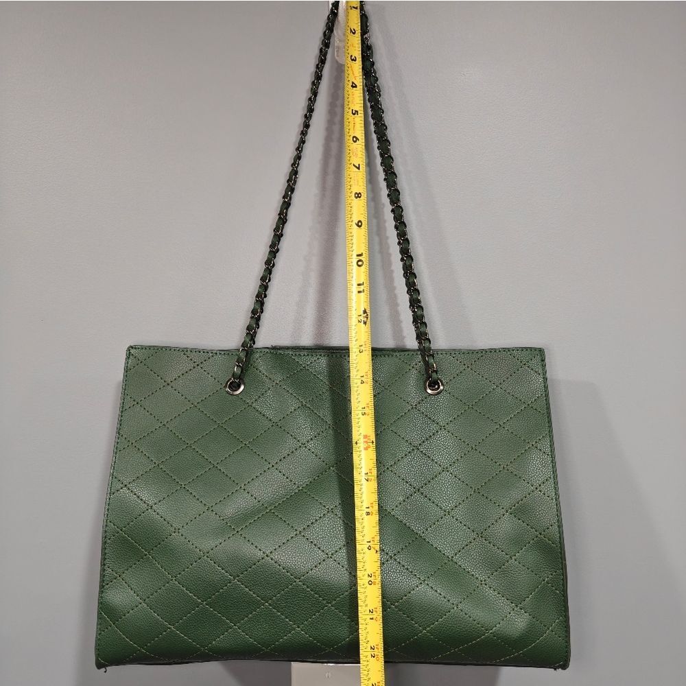 🐢 Green Quilted Vegan Leather Tote. Convertible Strap. - Picture 5 of 15